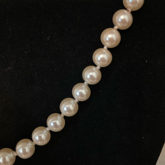 Vintage Faux Pearl Necklace with Excellent Clasp - Picture 2 of 7